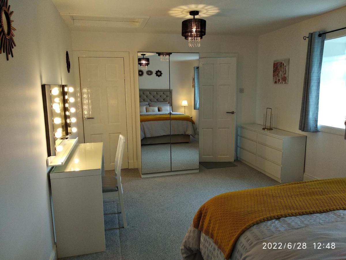 Cottage With Panoramic Views Kirk of Shotts Екстер'єр фото